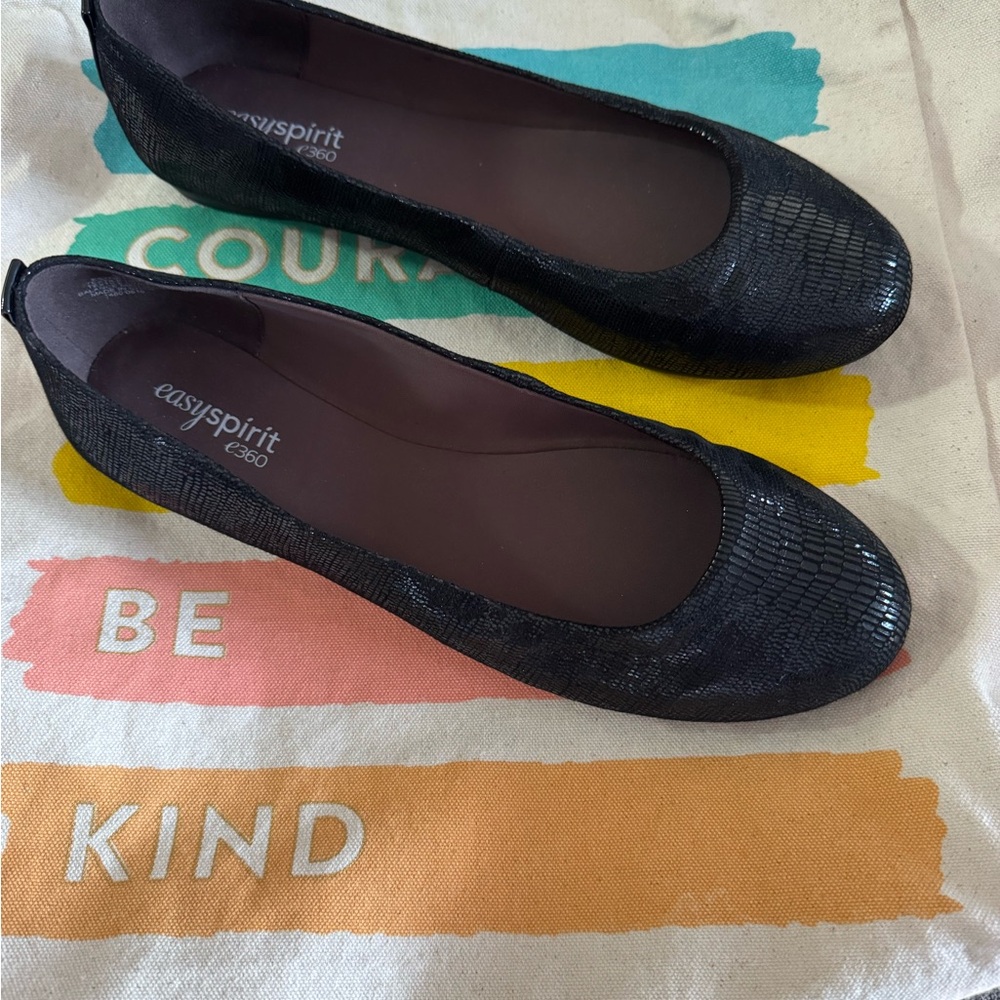 Easy Spirit Black Flats with Rounded Toe and Soft Flexible Fit